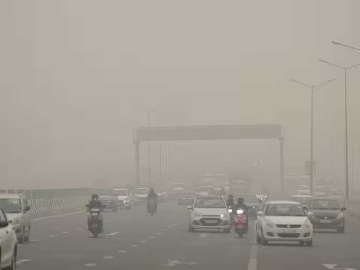 दिल्ली की हवा अब भी बेहद खराब